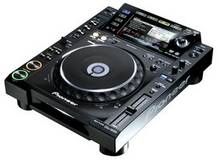 DJ Equipment Pioneer CDJ 2000