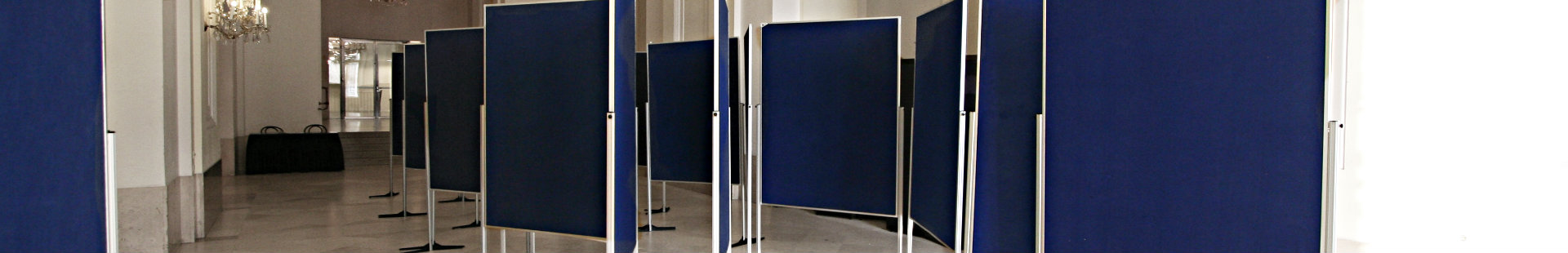 Wooden display easel hire in Vienna for events and exhibition, wooden stand